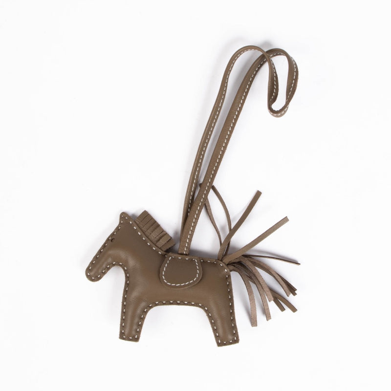 Shop safe online at Labellov in Antwerp, Brussels and Knokke this 100% authentic second hand Hermès Etoupe Milo Lambskin Rodeo PM Bag Charm