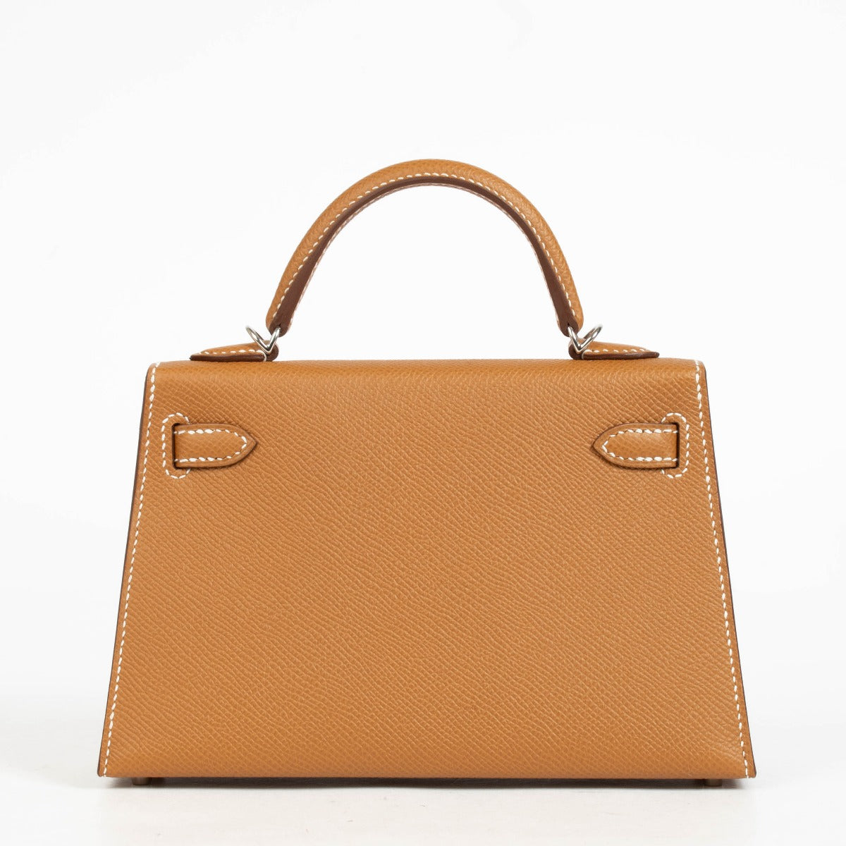 Shop safe online at Labellov in Antwerp, Brussels and Knokke these 100% authentic second hand Hermès Kelly Mini II Gold Epsom PHW. Veilig online tweedehands authentieke Hermès Kelly Mini II Gold Epsom PHW kopen bij Labellov
