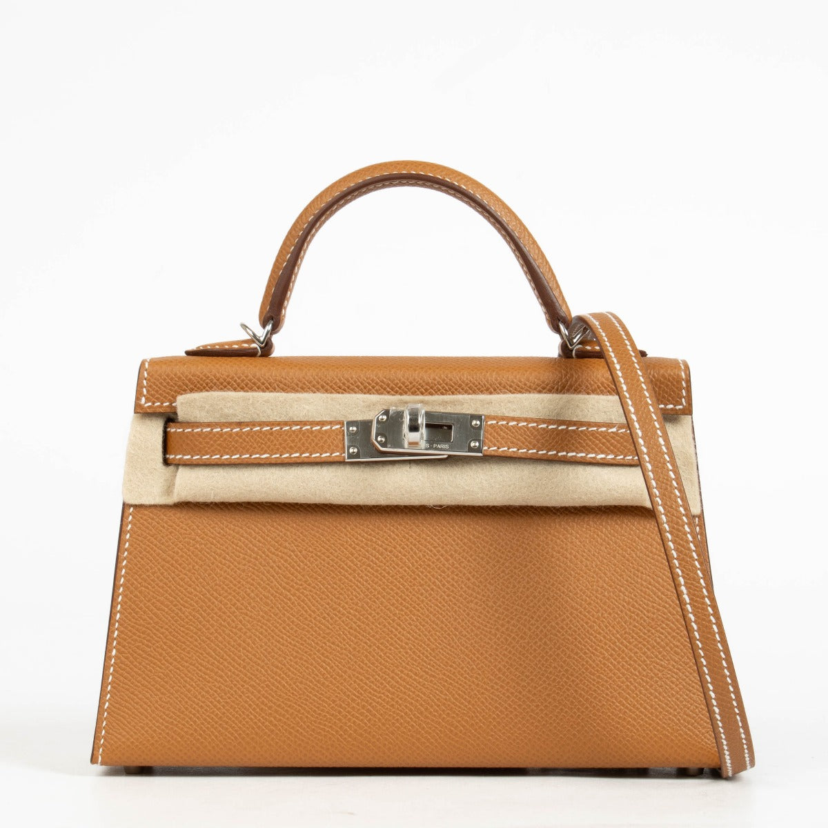 Shop safe online at Labellov in Antwerp, Brussels and Knokke these 100% authentic second hand Hermès Kelly Mini II Gold Epsom PHW. Veilig online tweedehands authentieke Hermès Kelly Mini II Gold Epsom PHW kopen bij Labellov