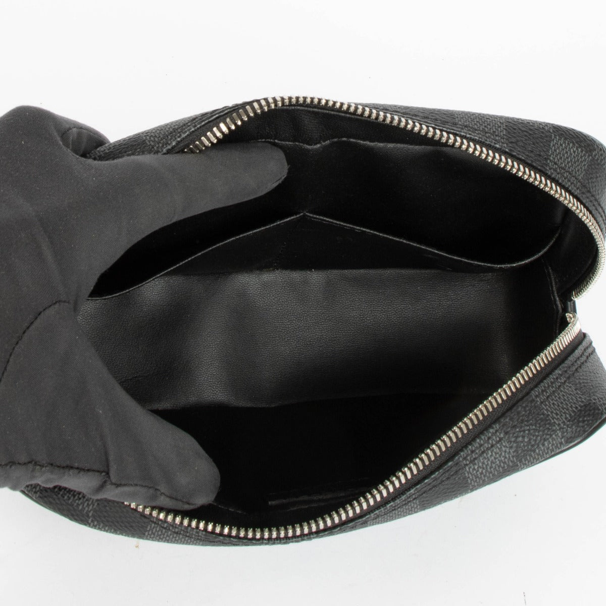 Shop this 100% authentic Louis Vuitton Damier Graphite Toiletry Pouch at Labellov.com