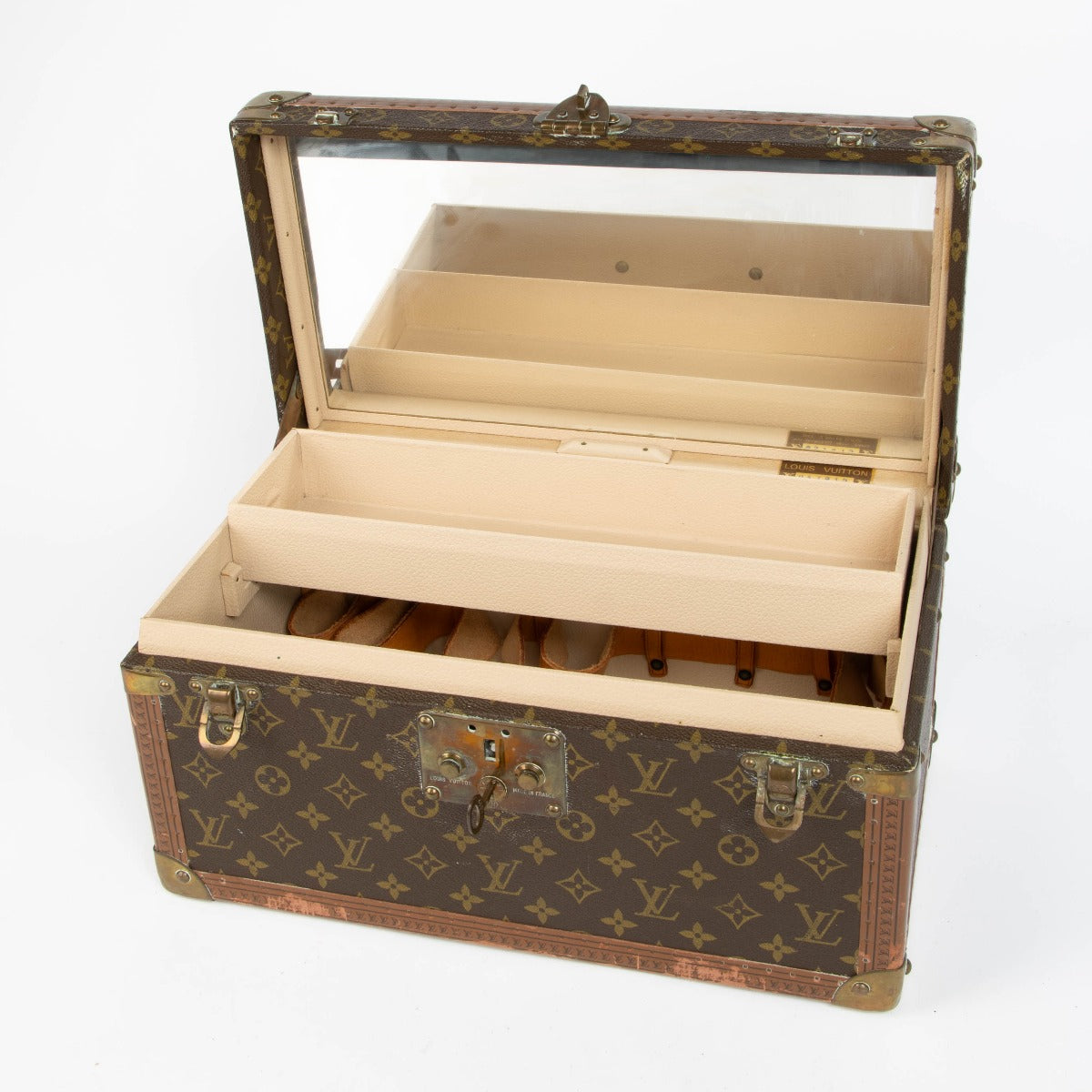 Shop this 100% authentic Louis Vuitton Monogram Boîte à Pharmacie Trunk at Labellov.com