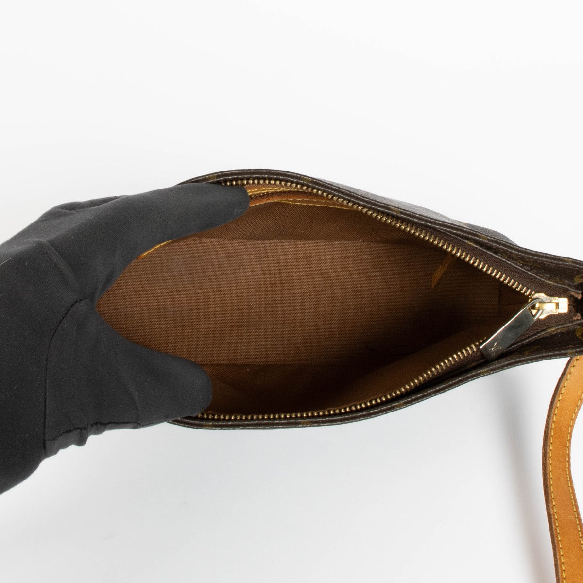 Authentic pre-loved Louis Vuitton Monogram Trotteur Crossbody on Labellov.com