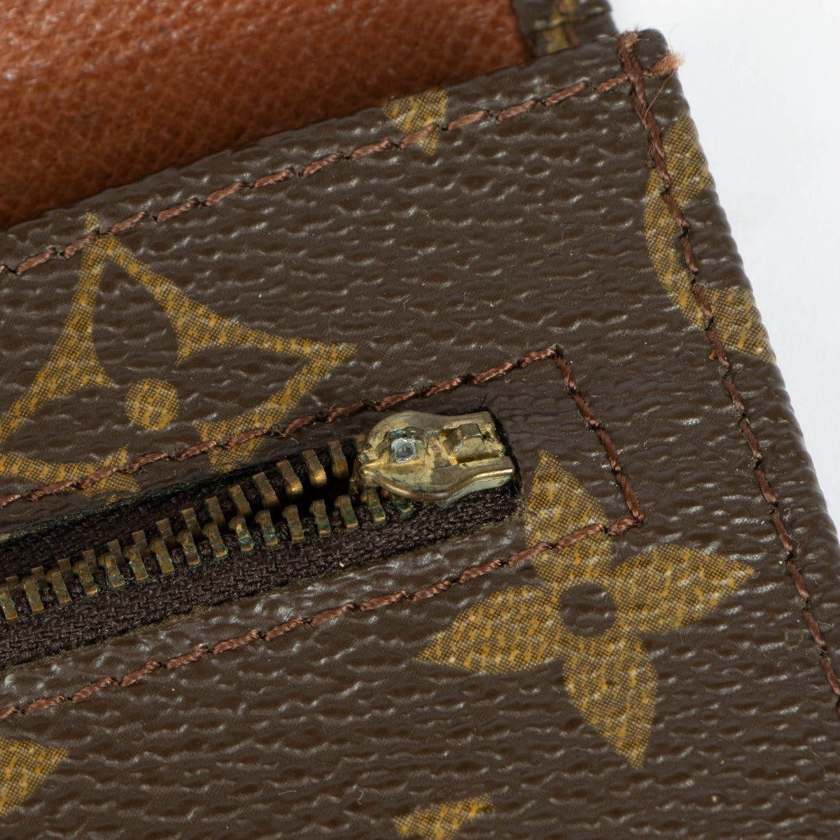 Shop this 100% authentic Louis Vuitton Monogram Vintage Pochette Rabat 23 Clutch at Labellov.com