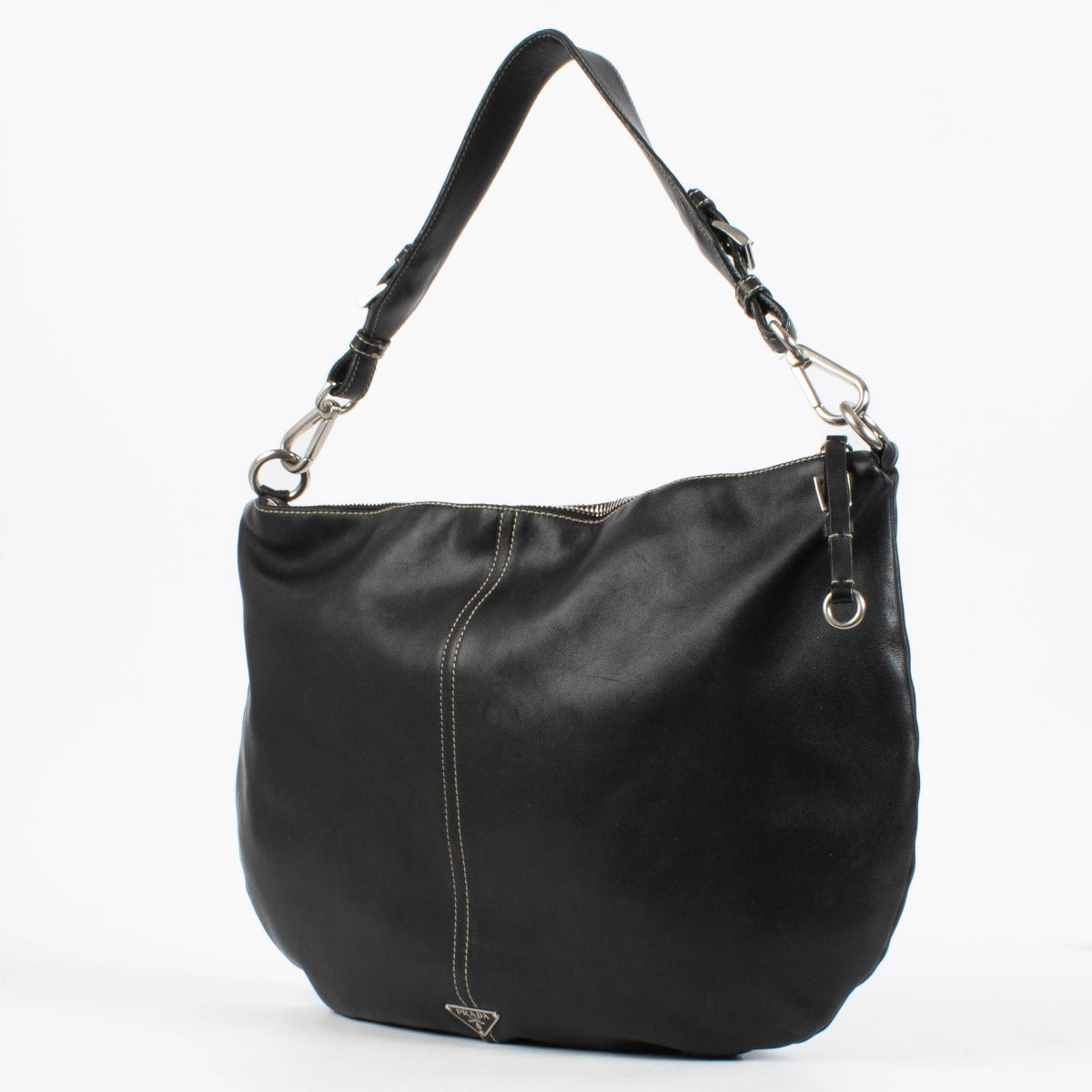 Shop the authentic Prada Black Vitello Daino Leather Shoulder Bag second hand on Labellov.com.