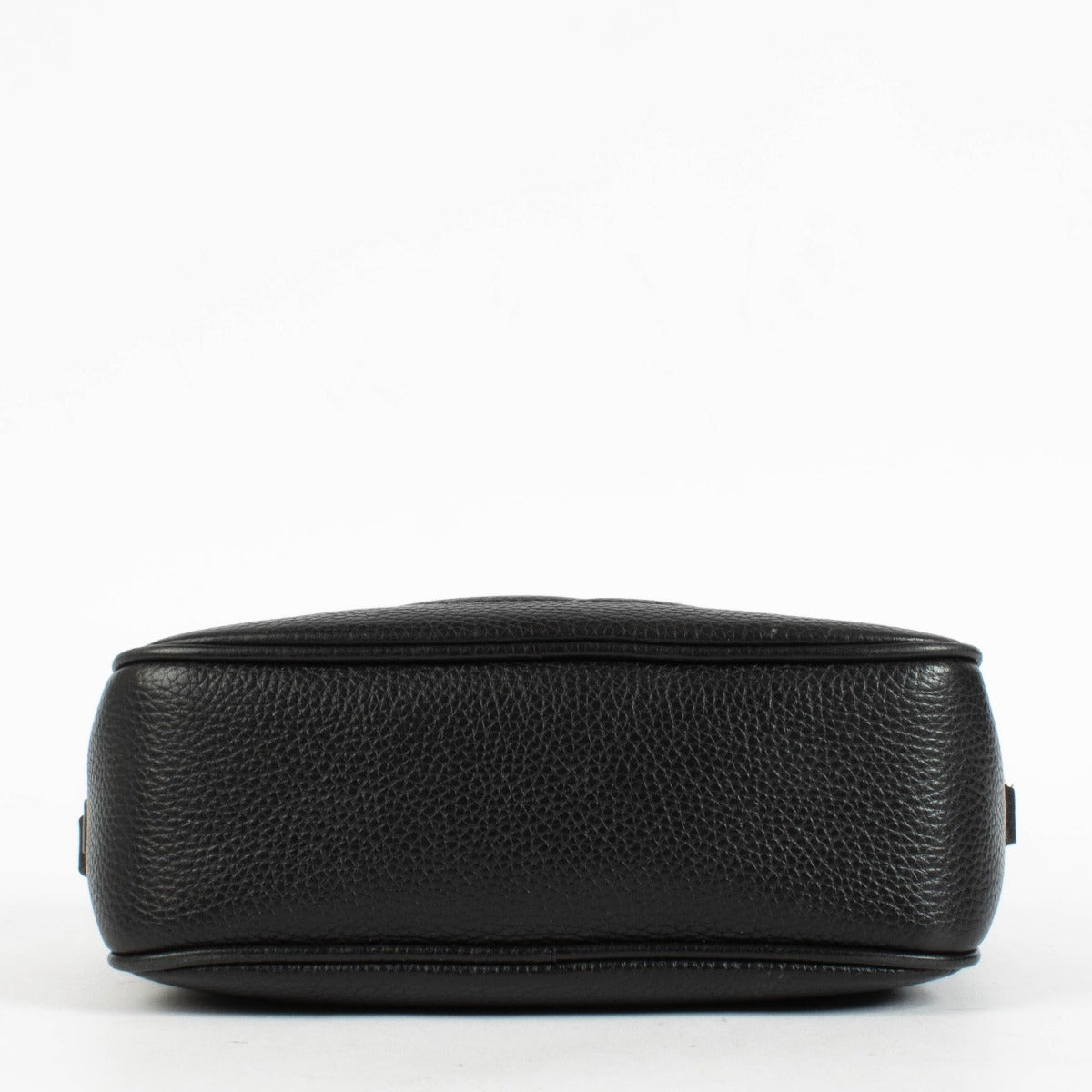 Authentic pre-loved Gucci Black Soho Disco Bag on Labellov.com