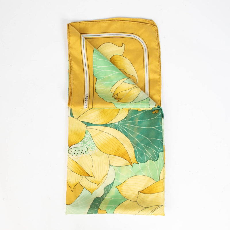 Shop the authentic Hermès Fleurs de Lotus Silk 90 Scarf second hand on Labellov.com