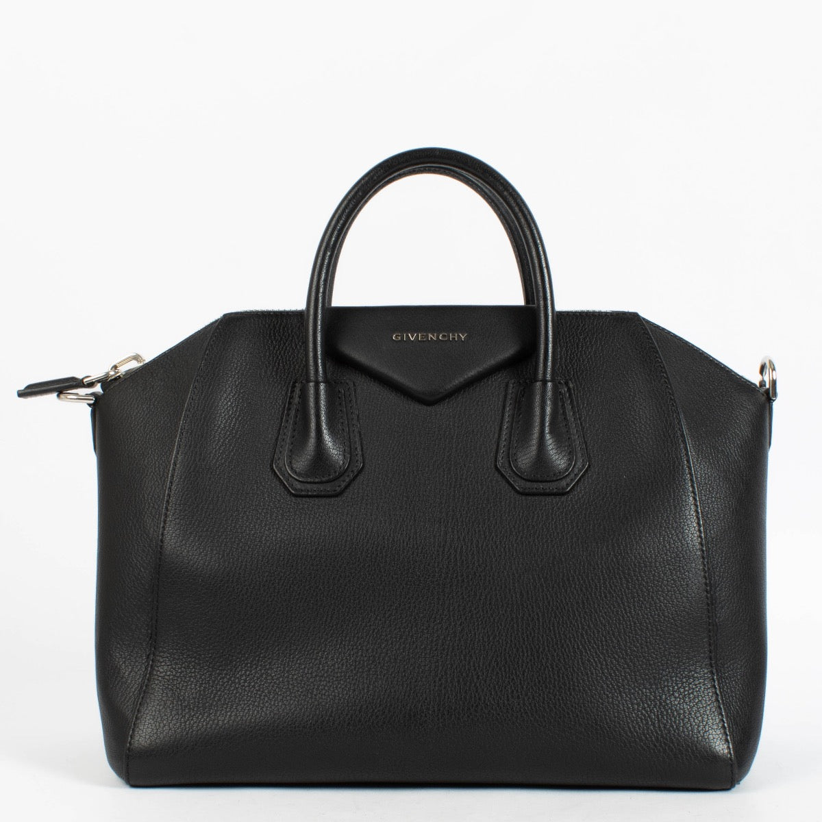 Shop the authentic Givenchy Black Goatskin Medium Antigona Bag second hand on Labellov.com