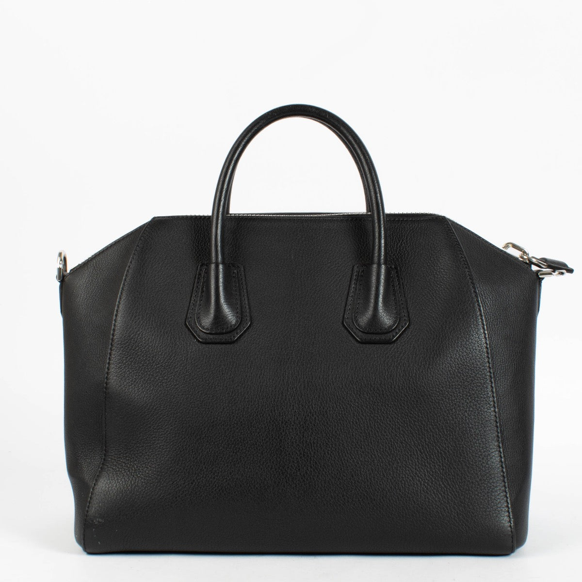 Shop the authentic Givenchy Black Goatskin Medium Antigona Bag second hand on Labellov.com