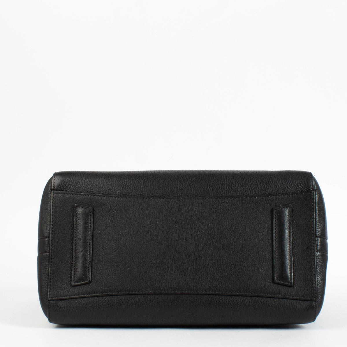 Shop the authentic Givenchy Black Goatskin Medium Antigona Bag second hand on Labellov.com