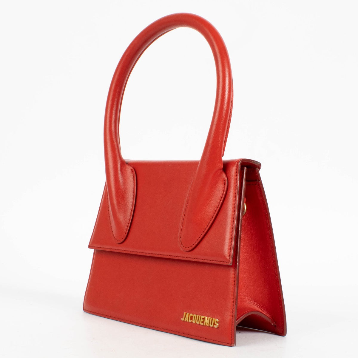 Shop the authentic Jacquemus Red Le Grand Chiquito Bag second hand on Labellov.com.