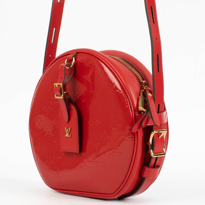 Authentic pre-loved Louis Vuitton Red Monogram Vernis Boite Chapeau MM on Labellov.com