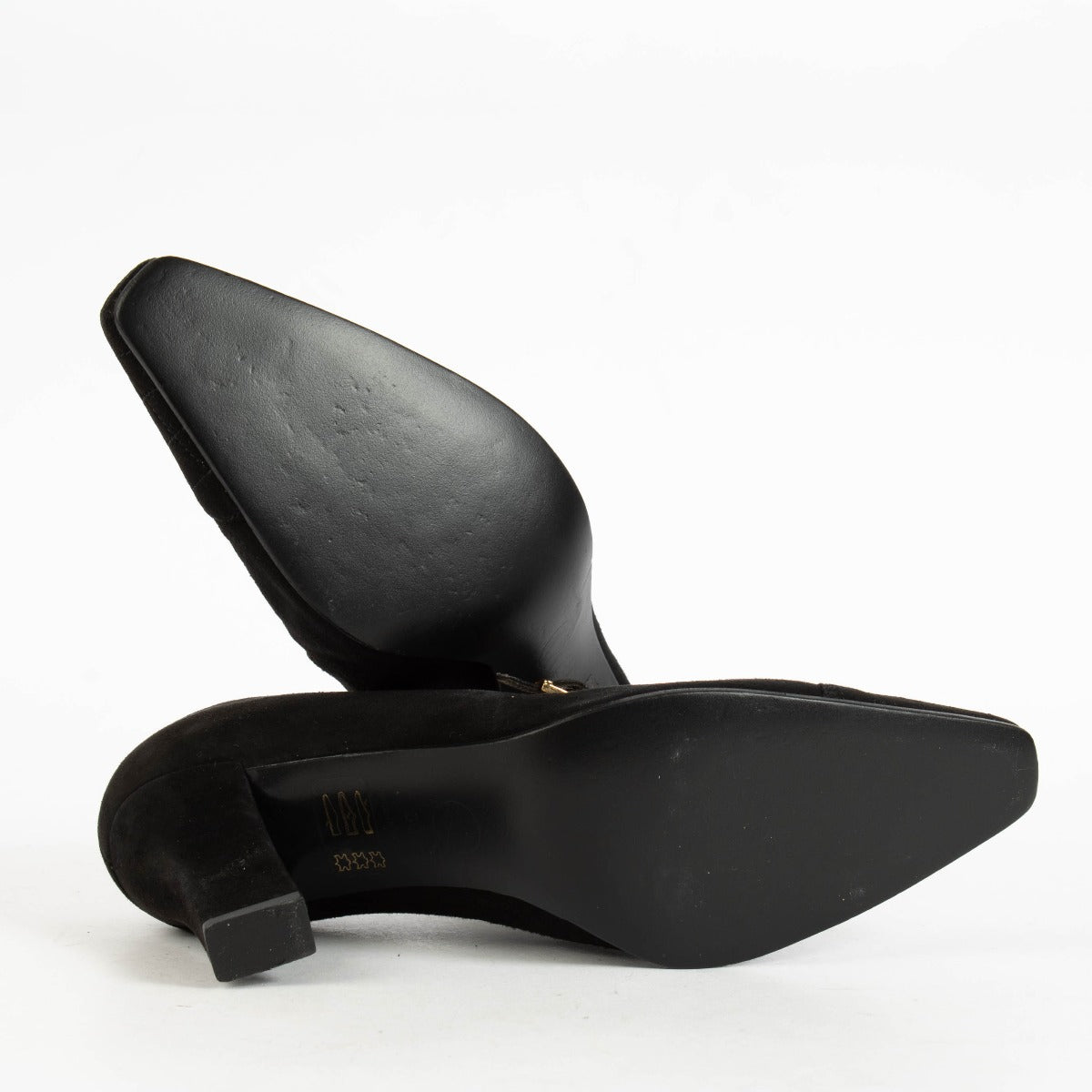 Shop the authentic Chanel Black Leather Vintage Pumps Size 38 on Labellov.com