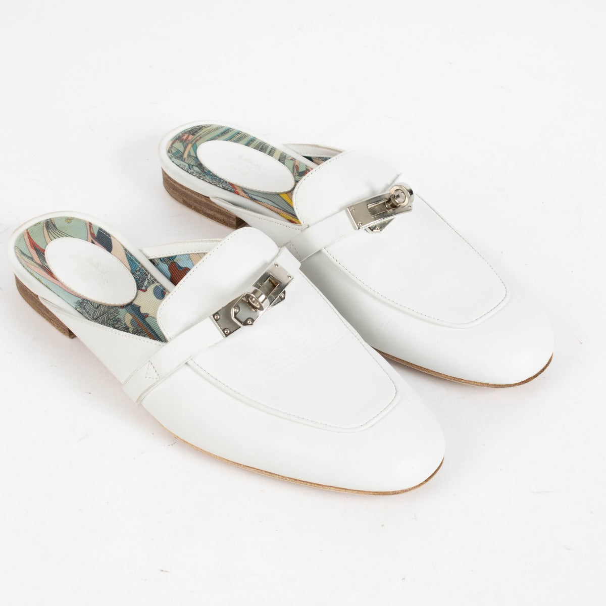 Shop the authentic Hermès White Oz Flats Size 39 on Labellov.com.