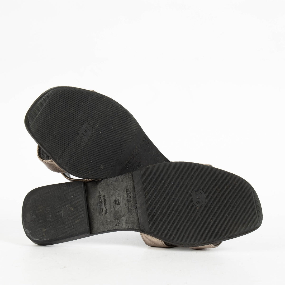 Authentic pre-loved Hermès Silver Calfskin Oran Sandals - Size 37 on Labellov.com