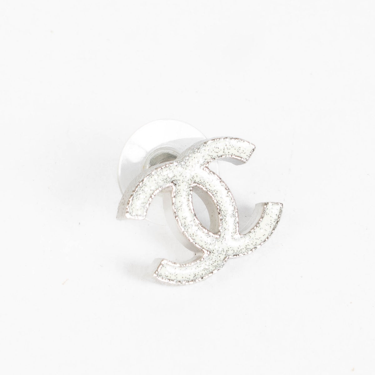 Shop the authentic Chanel 10A Glitter CC Single Earring on Labellov.com.
