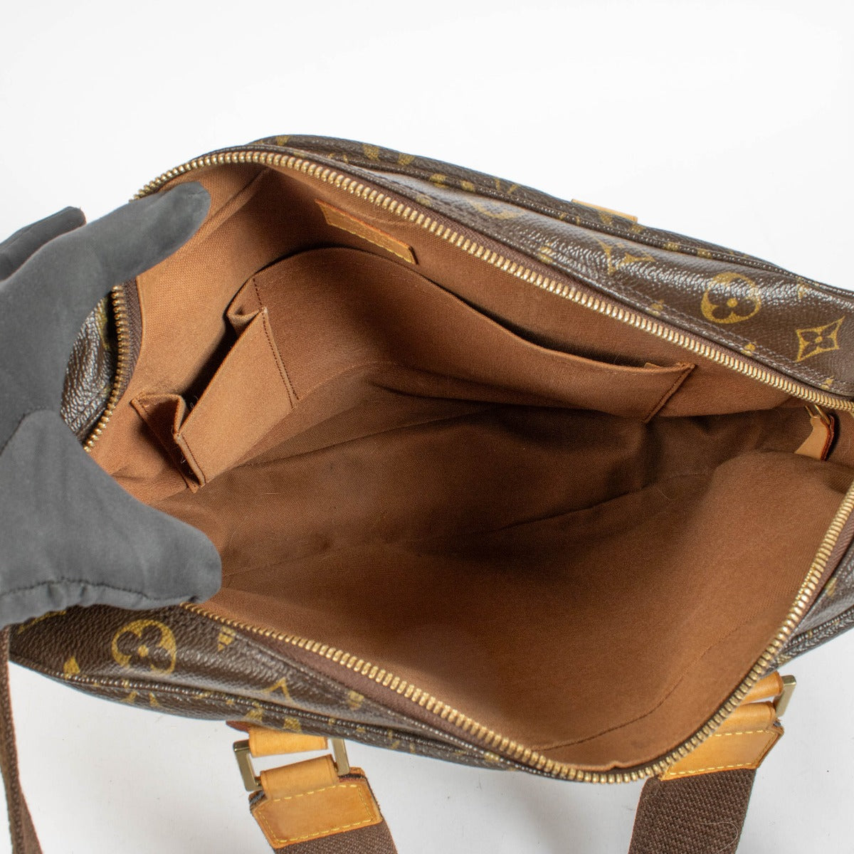 Authentic pre-loved Louis Vuitton Monogram Leather Sac Bosphor Travel Bag on Labellov.com