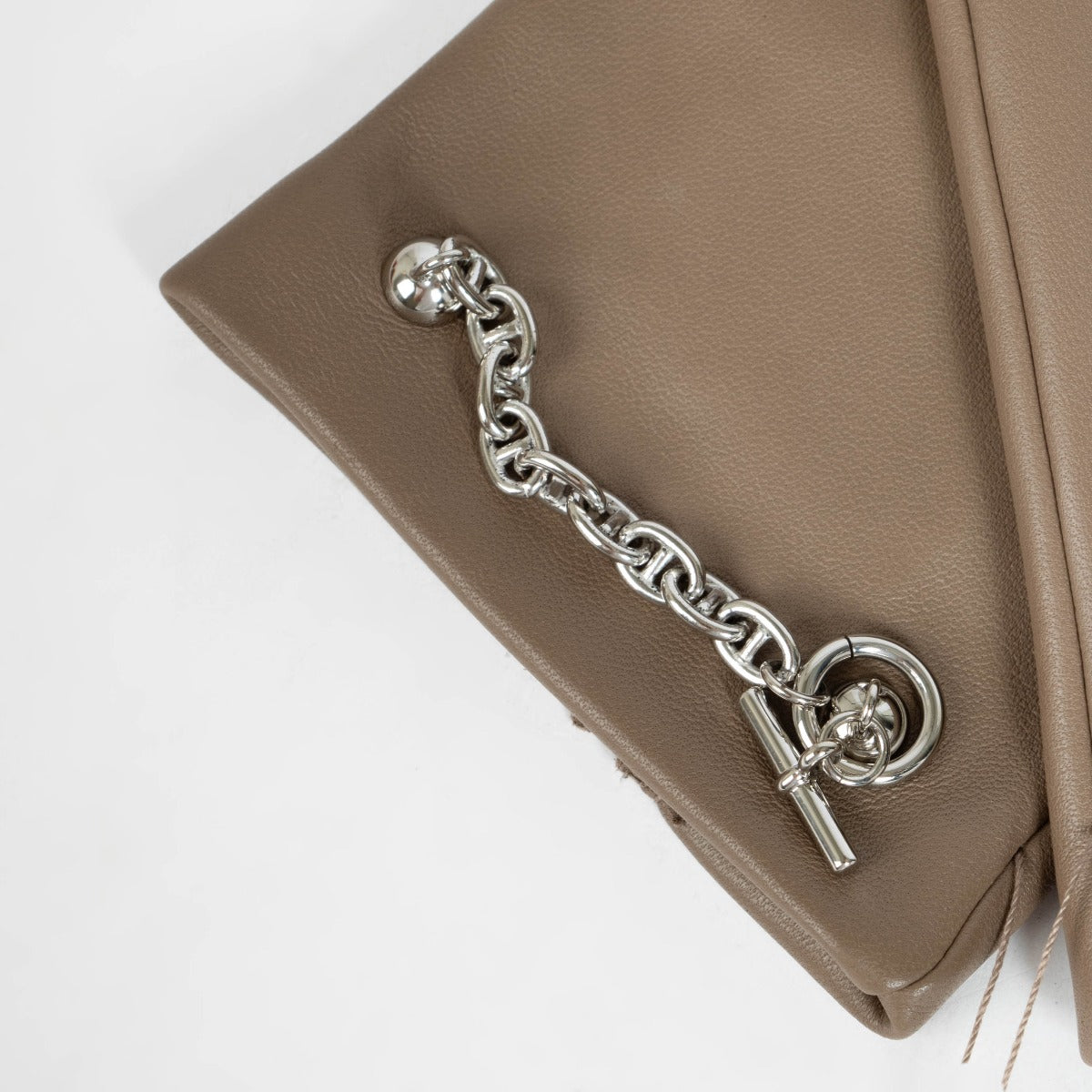 Authentic pre-loved Hermès Etoupe Bonnie Gloves - Size 7 on Labellov.com