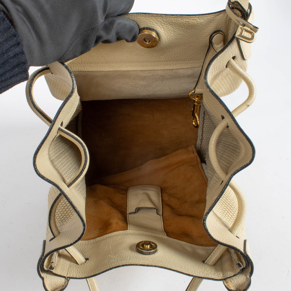 Authentic pre-loved Delvaux Ivory Leather Belon Shoulder Bag on Labellov.com