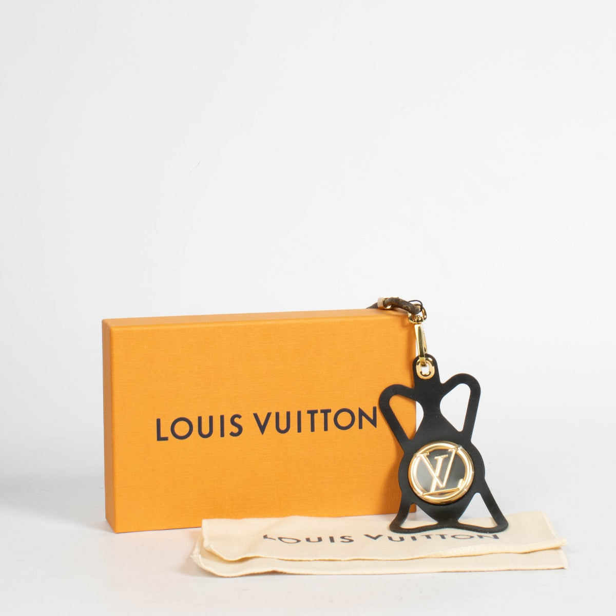 Authentic brand-new Louis Vuitton Monogram Black Louise Phone Holder on Labellov.com.