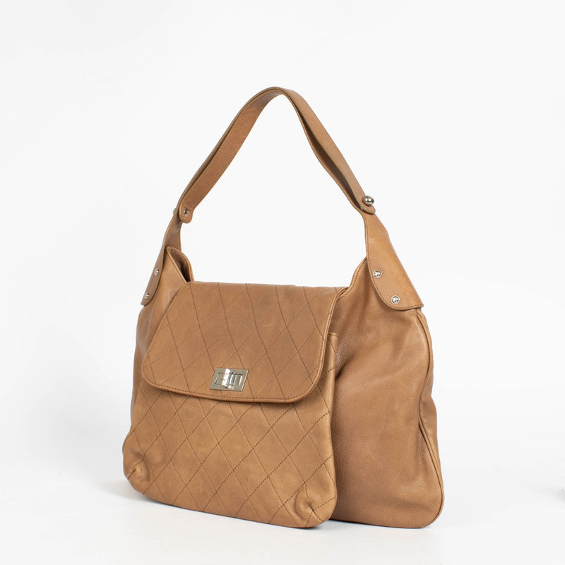 Authentic pre-loved Chanel Beige 2.55 HOBO Bag Shoulder bag on Labellov.com