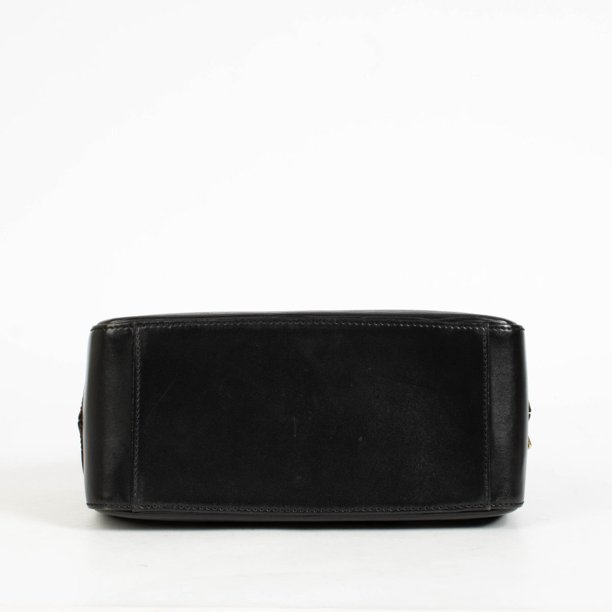 Authentic pre-loved Louis Vuitton Black Epi Leather Sablon Bag on Labellov.com