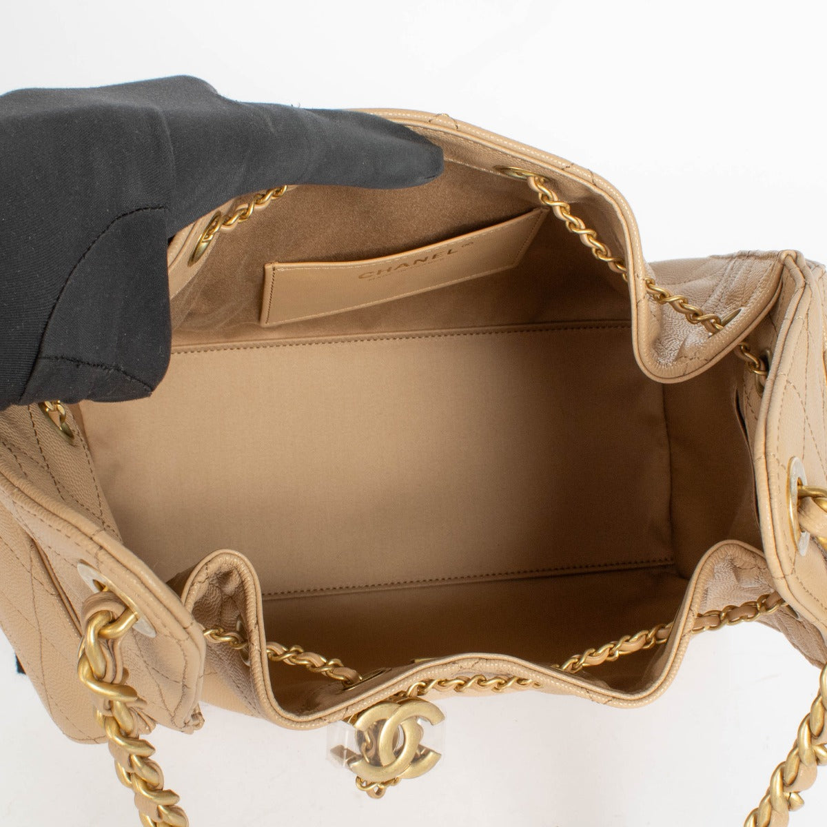 Authentic pre-loved Chanel Caviar Quilted 25 Small Bag on Labellov.com