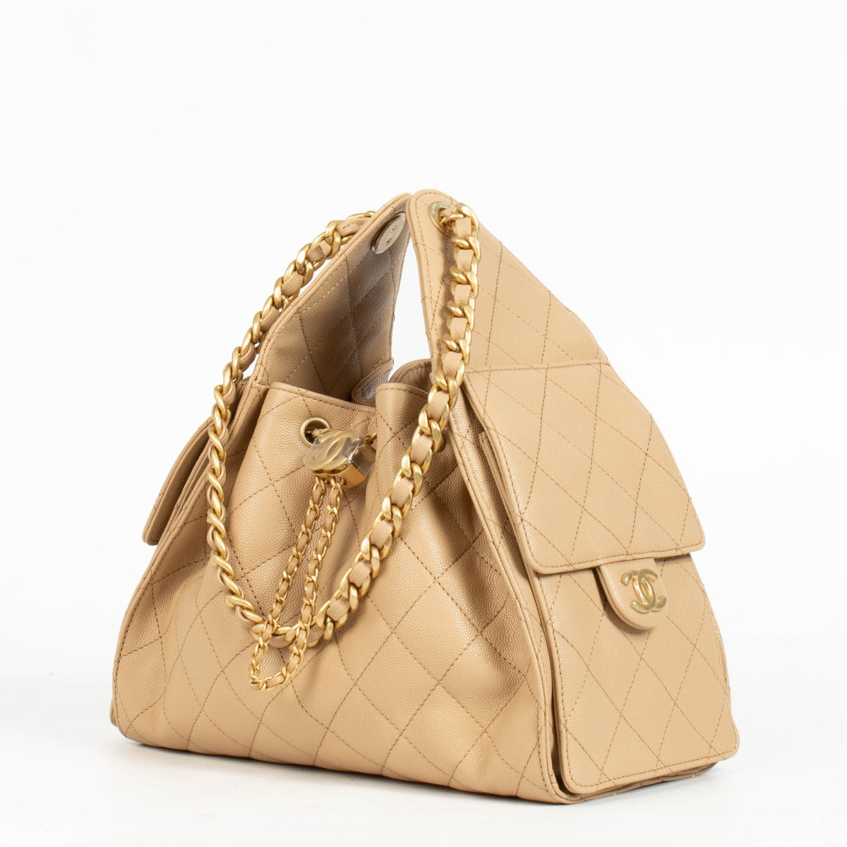 Authentic pre-loved Chanel Caviar Quilted 25 Small Bag on Labellov.com
