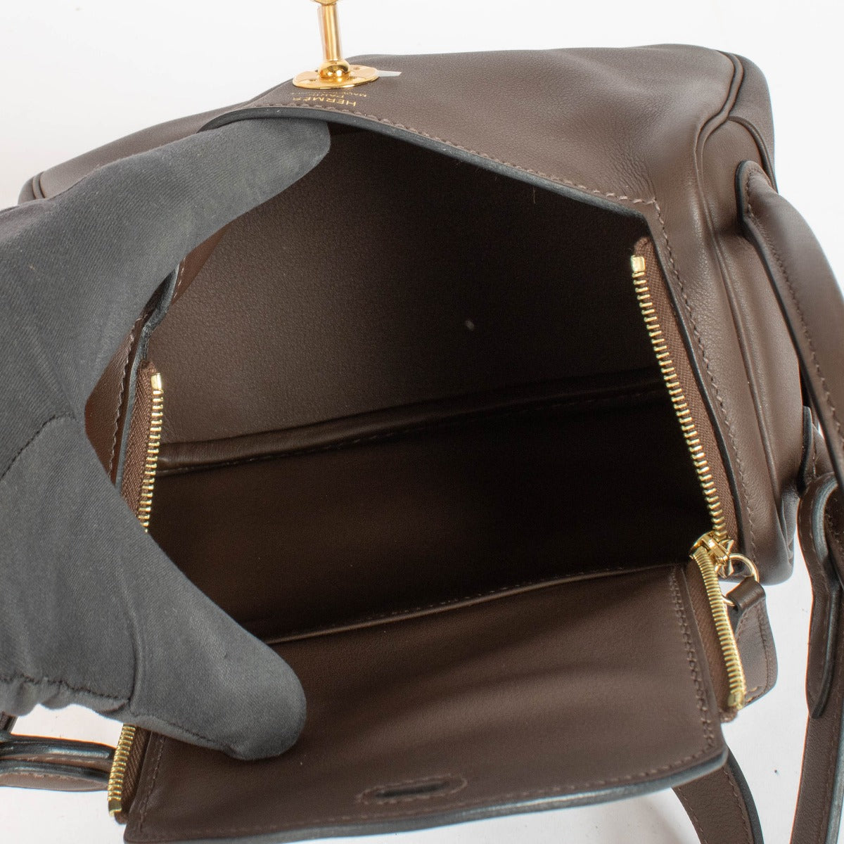 Authentic brand-new Hermès Lindy Mini II Moka Swift PHW on Labellov.com