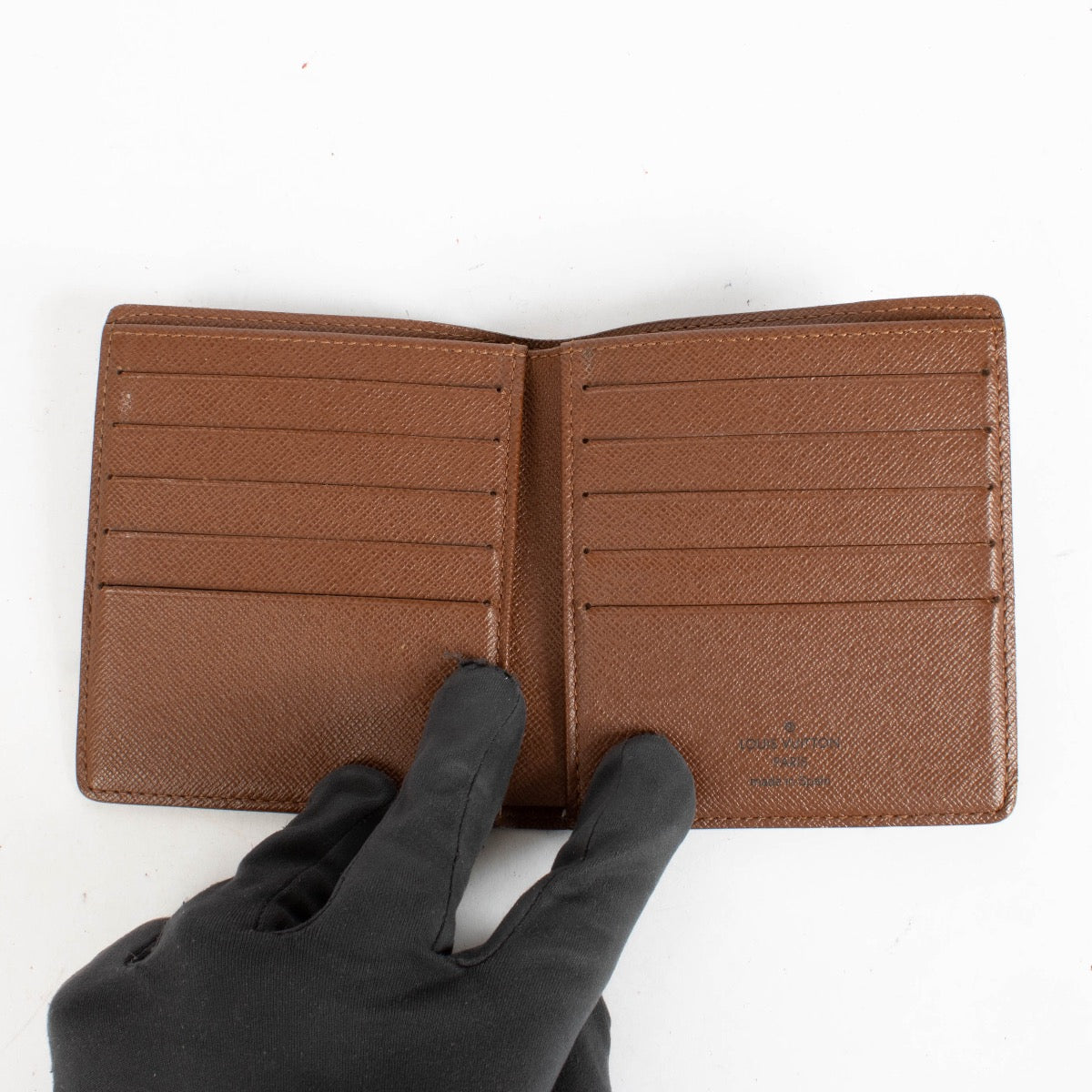 Authentic pre-loved Louis Vuitton Monogram Bi-Fold Wallet on Labellov.com
