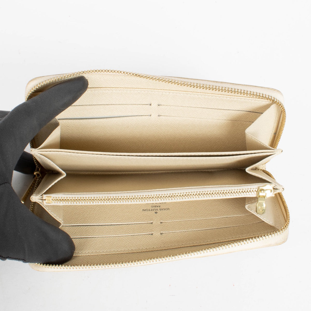 Authentic pre-loved Louis Vuitton Damier Azur Zippy Wallet on Labellov.com