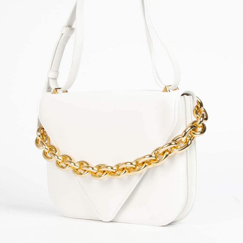 Authentic pre-loved Bottega Veneta White Leather Medium Mount Bag on Labellov.com