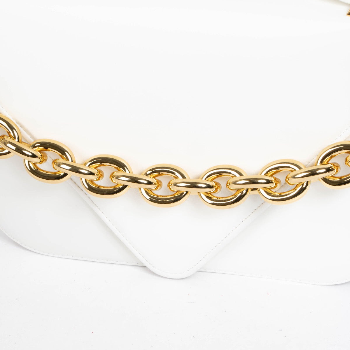 Authentic pre-loved Bottega Veneta White Leather Medium Mount Bag on Labellov.com