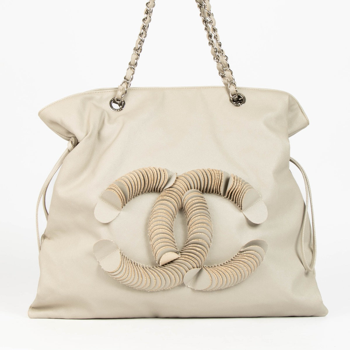 Shop this authentic Chanel '3D' CC Logo Tote Bag pre-loved on Labellov.com