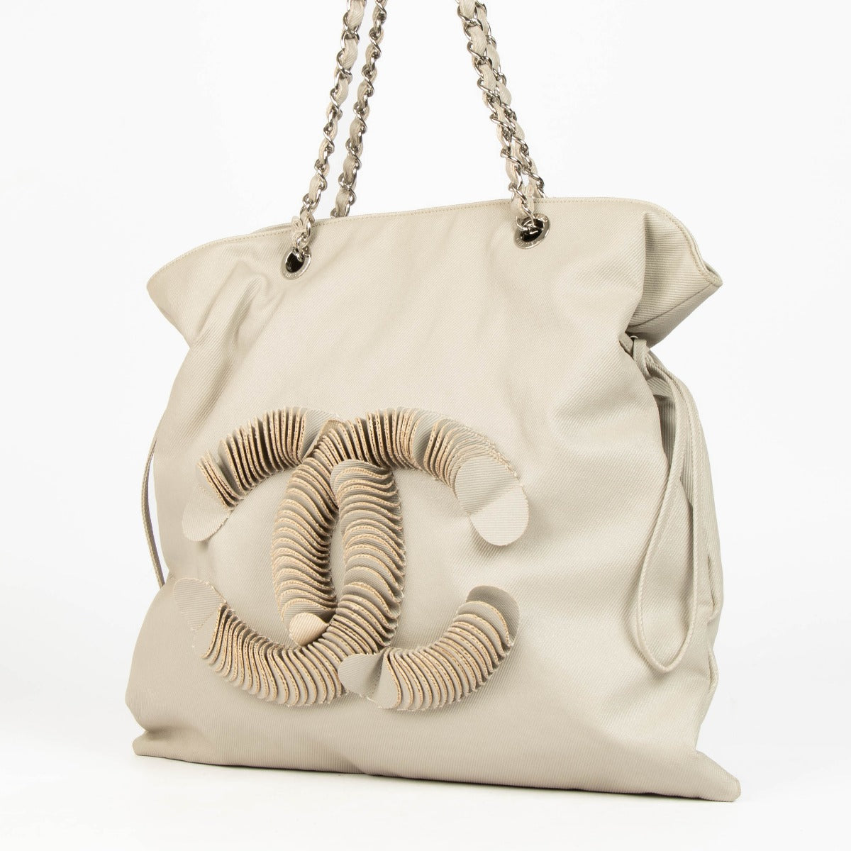 Shop this authentic Chanel '3D' CC Logo Tote Bag pre-loved on Labellov.com