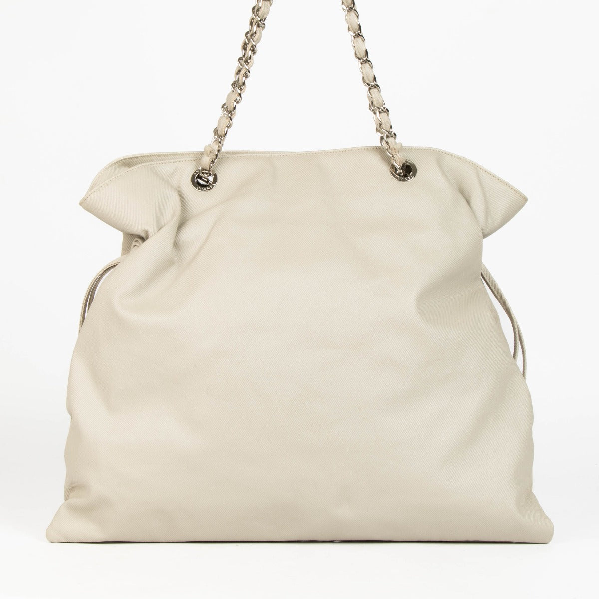 Shop this authentic Chanel '3D' CC Logo Tote Bag pre-loved on Labellov.com