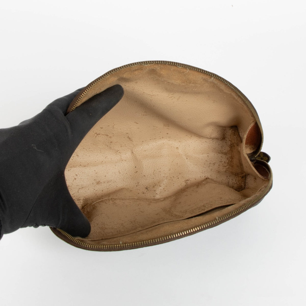 Shop this authentic Louis Vuitton Monogram Pouch pre-loved on Labellov.com