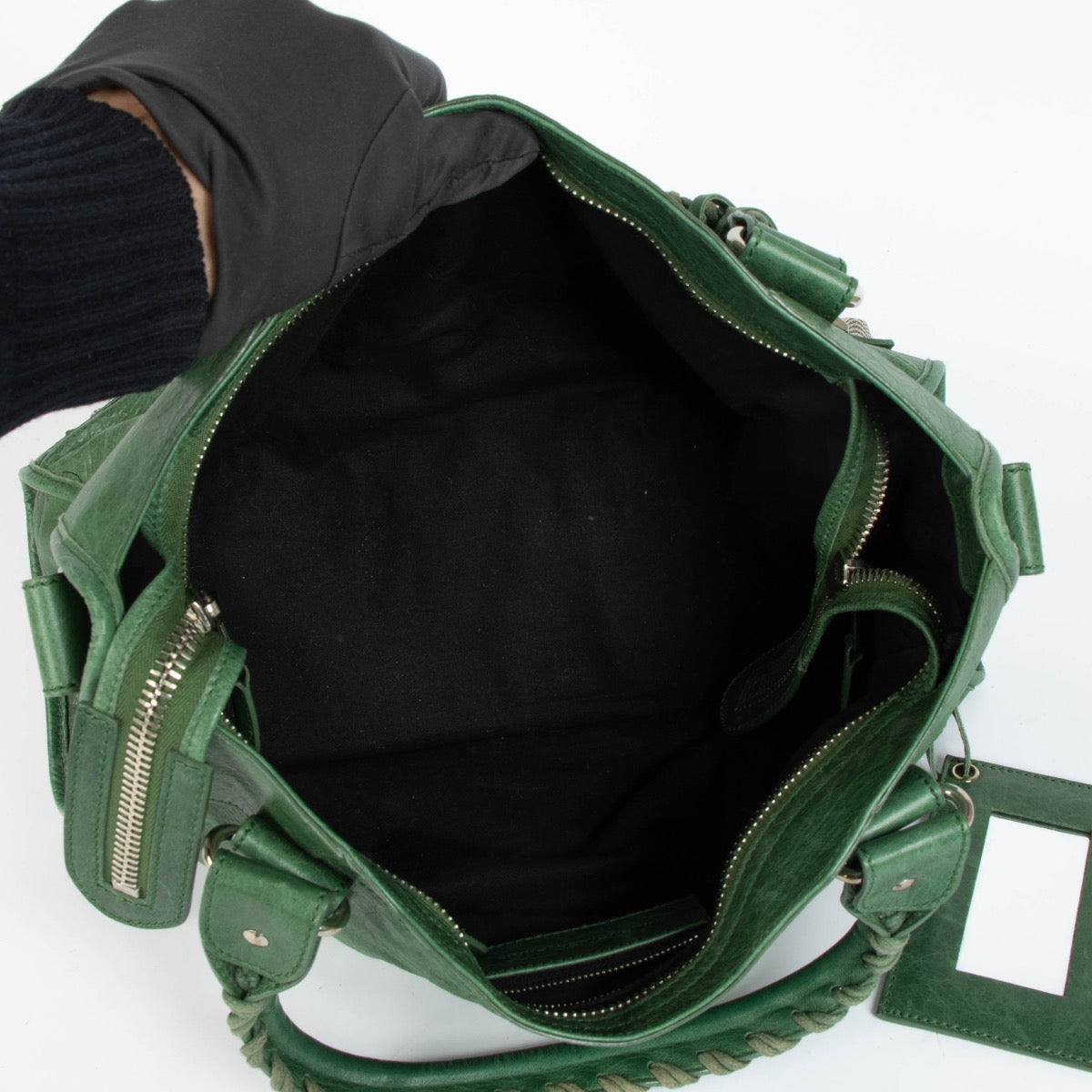 Authentic pre-loved Balenciaga Green Classic City Giant Bag on Labellov.com