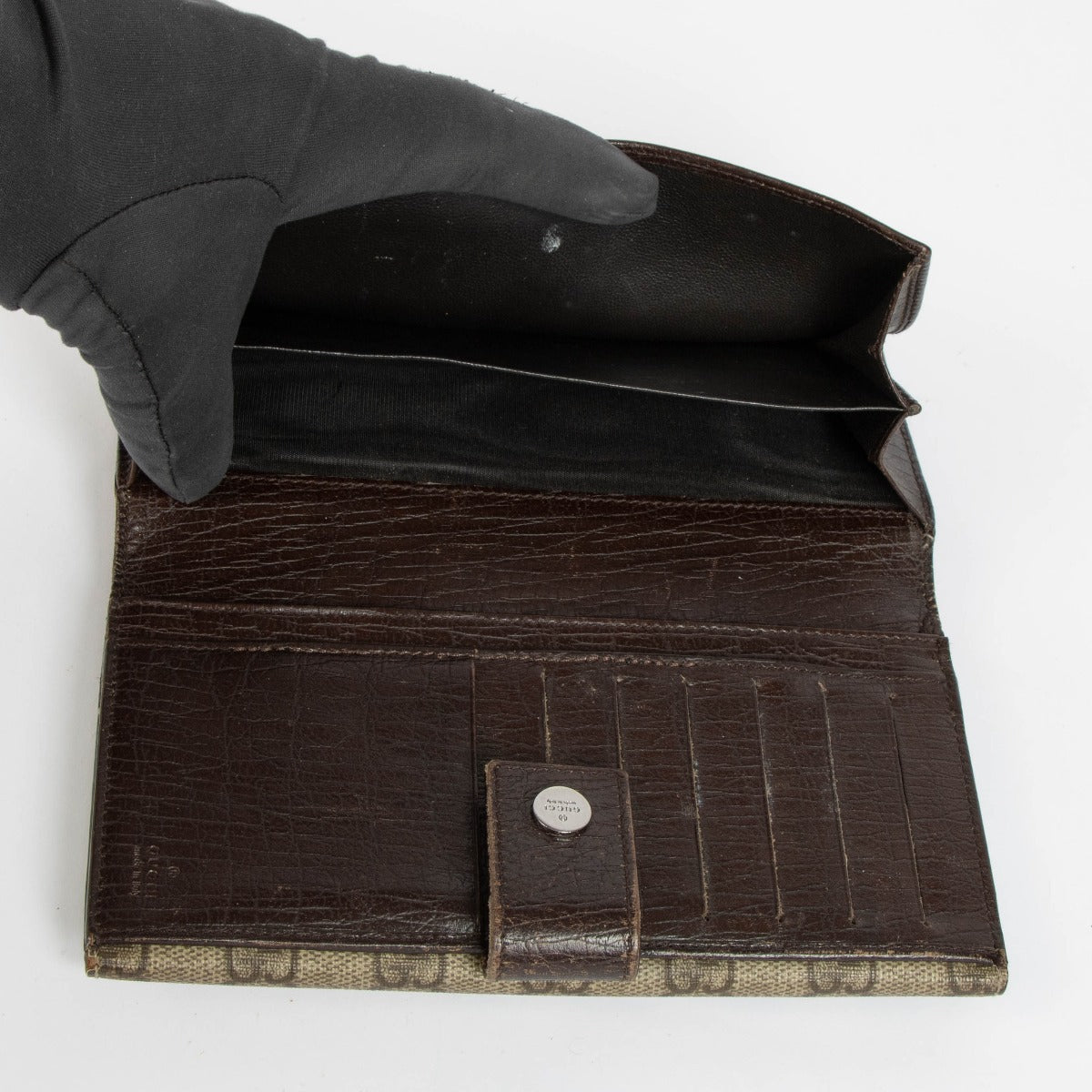 Shop this 100% authentic Gucci Monogram GG Wallet at labellov.com.