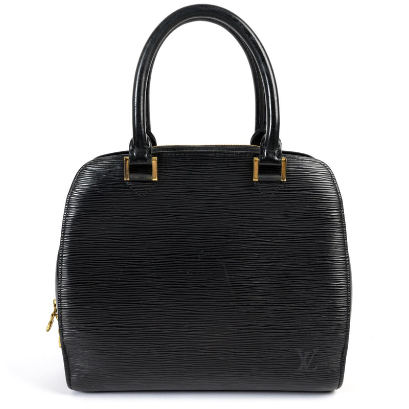 Shop safe online at Labellov in Antwerp this 100% authentic second hand Louis Vuitton Black Epi Top handle