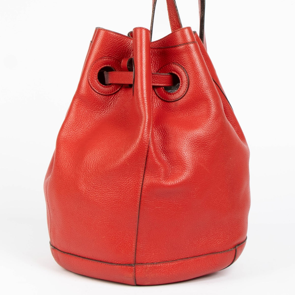 Authentic pre-loved Delvaux Rouge Trotteur Olivier Shoulder Bag on Labellov.com