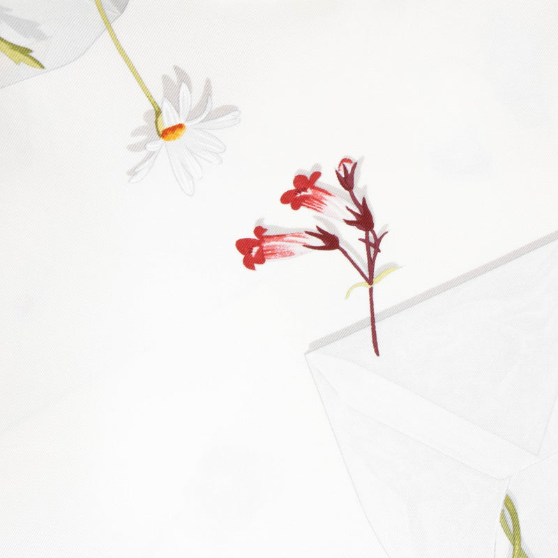 Authentic pre-loved Hermès Des Fleurs Pour Le Dire Carré 90 Silk Scarf on Labellov.com
