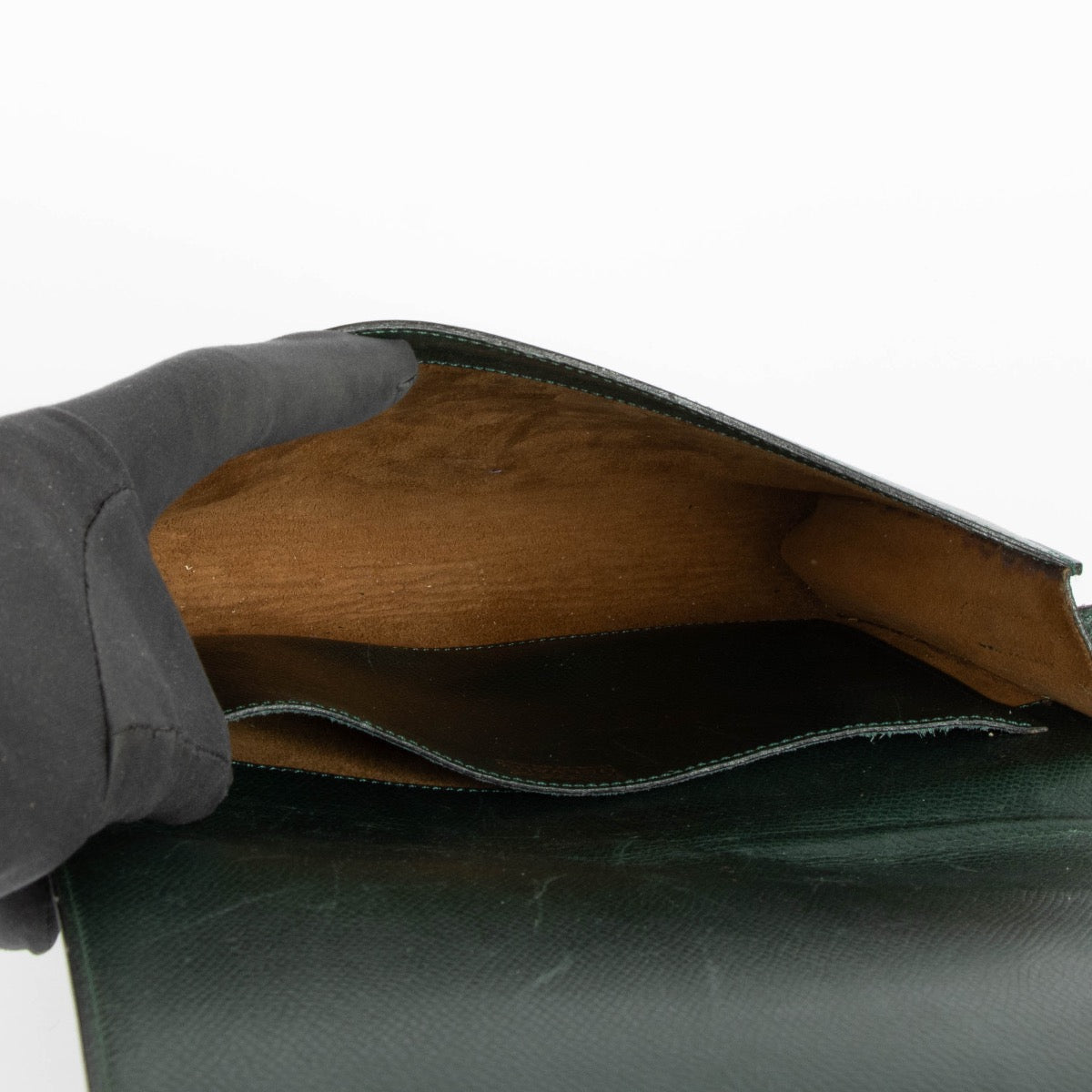 Authentic pre-loved Delvaux Green Vintage Crossbody Bag on Labellov.com