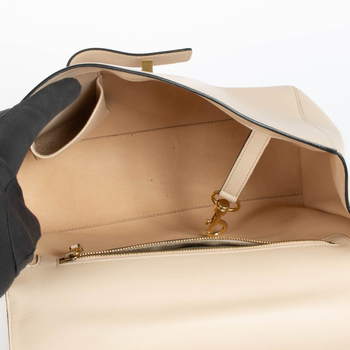 Shop this 100% authentic Delvaux Pink Simplissime City Shoulder Bag at Labellov.com