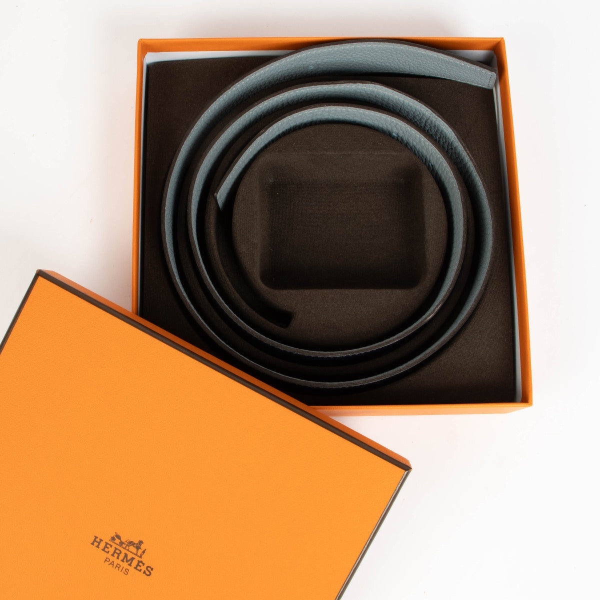 Authentic pre-loved Hermès Blue/Navy Togo/Box Reversible Belt Strap 32 mm - Size 90 on Labellov.com
