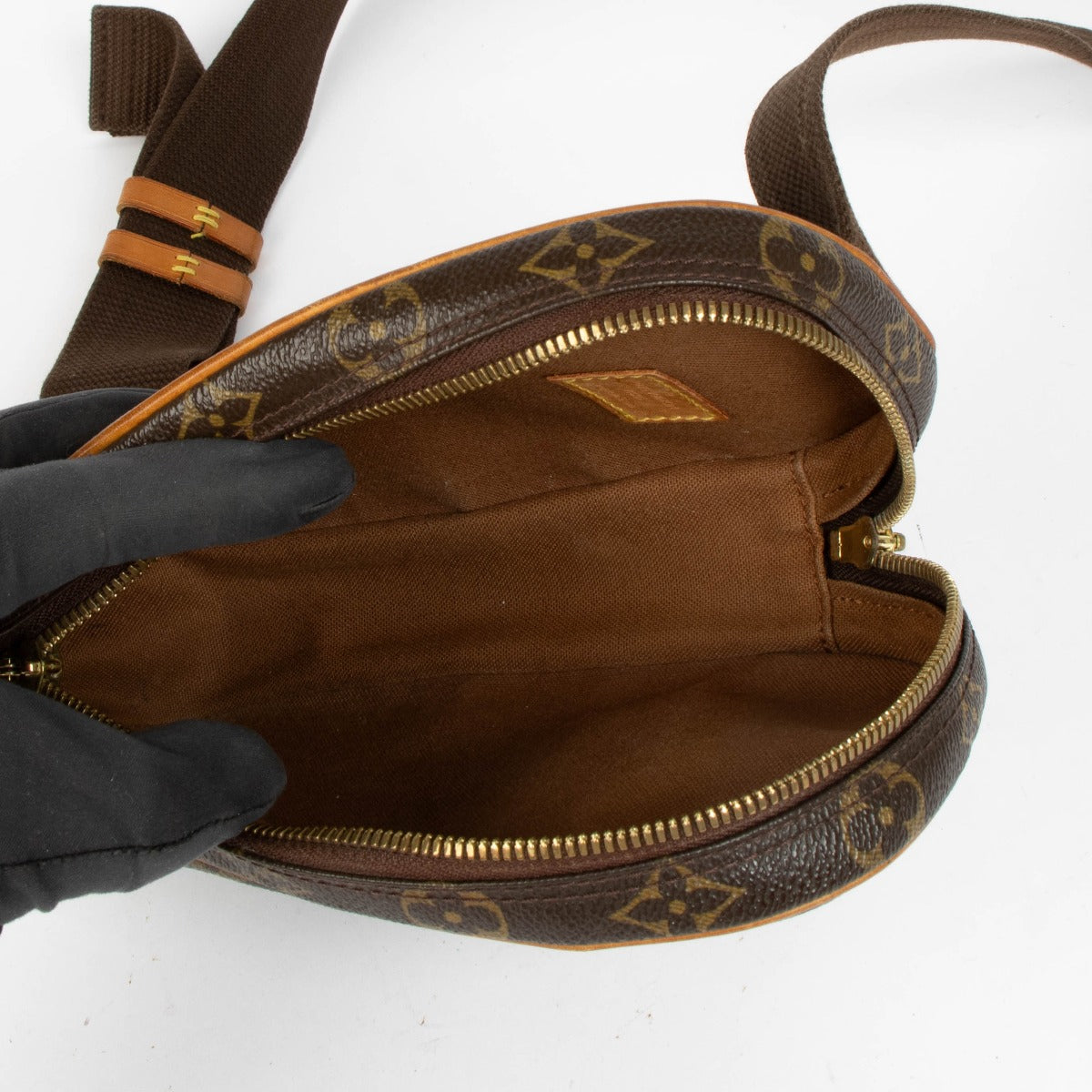 Shop this 100% authentic Louis Vuitton Monogram Pochette Gange Belt Bag at Labellov.com