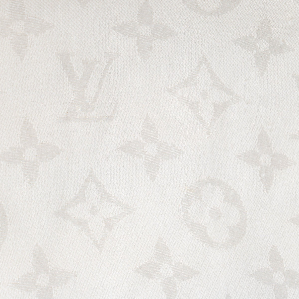 Shop this 100% authentic Louis Vuitton White Monogram Classic Shawl at Labellov.com