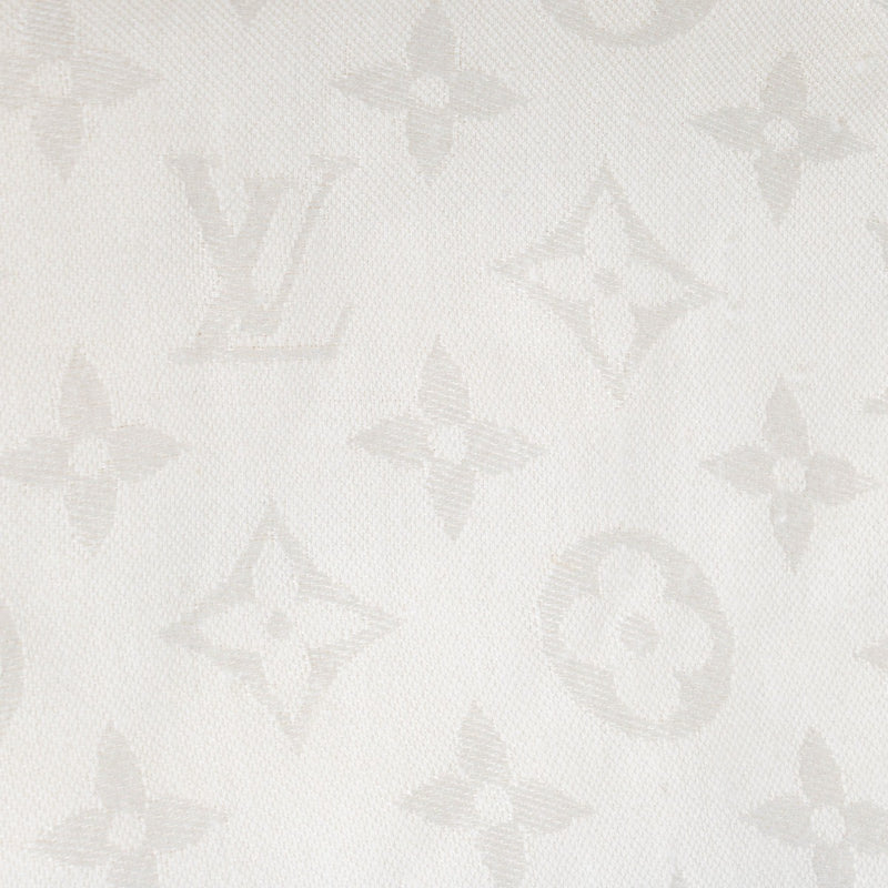 Shop this 100% authentic Louis Vuitton White Monogram Classic Shawl at Labellov.com