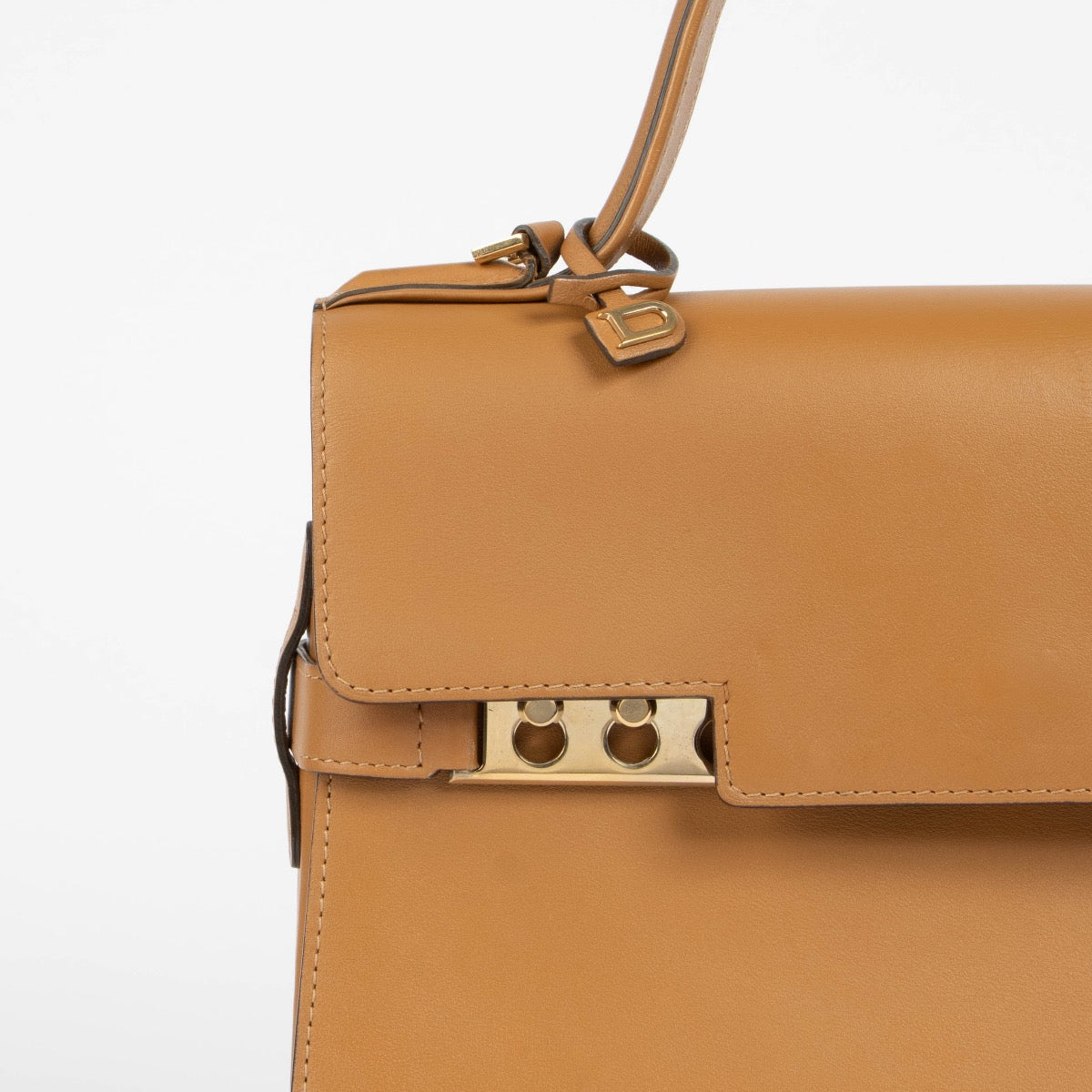 Authentic pre-loved Delvaux Vegetal Supple Calf Tempête MM Bag on Labellov.com