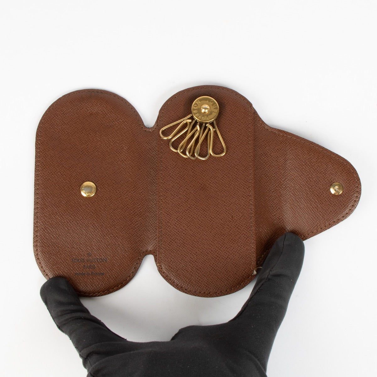Authentic pre-loved Louis Vuitton Monogram Round Key Holder on Labellov.com