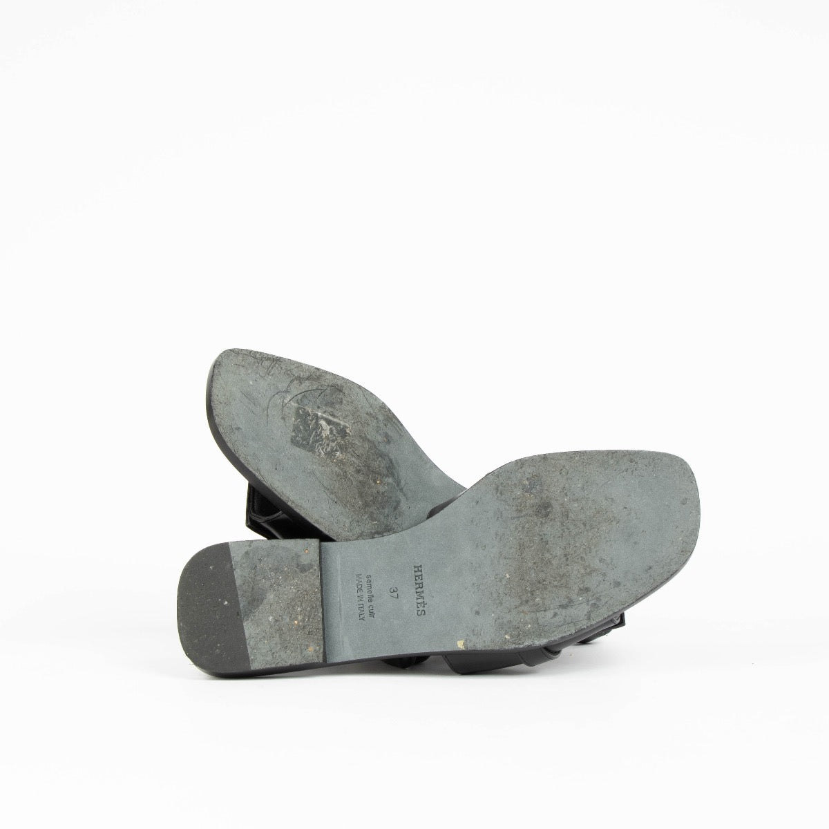 Authentic pre-loved Hermès Black Giulia Sandals - Size 37 on Labellov.com
